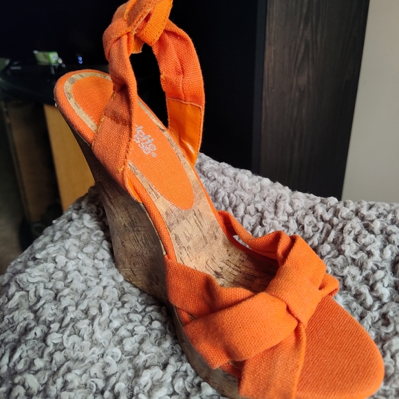 Women shoe - Picture 2 of 2